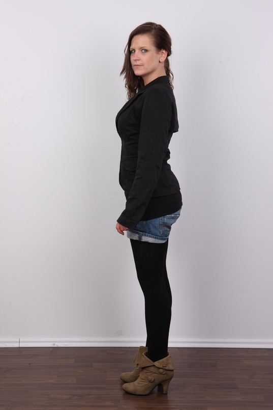 3. Download full pics of Monika (21) from czechcasting.com