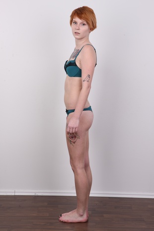 8. Download full pics of model Karolina (21) from czechcasting.com