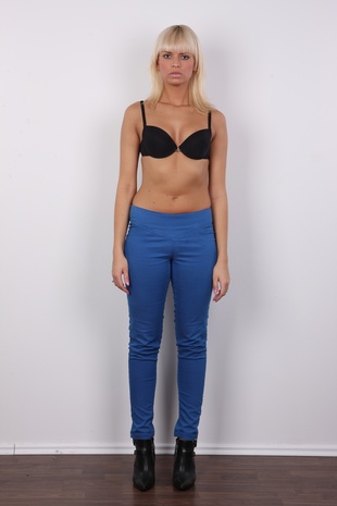 4. Download full pics of model Iveta (23) from czechcasting.com