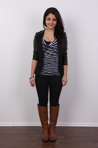 2. Download full pics of Virginie (19) from czechcasting.com