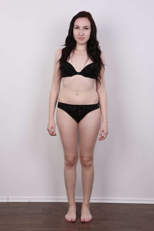 7. Download full pics of Jana (18) from czechcasting.com