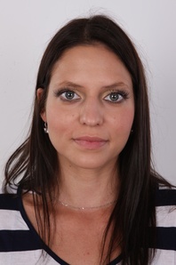 1. Download full pics of Petra (26) from czechcasting.com