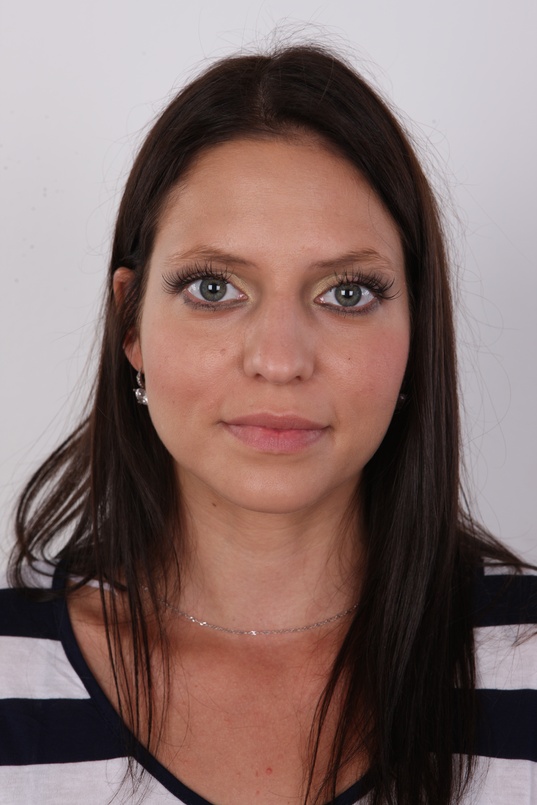 1. Download full pics of Petra (26) from czechcasting.com