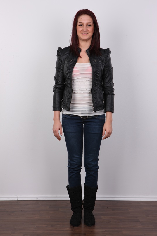 2. Download full pics of Sara (20) from czechcasting.com