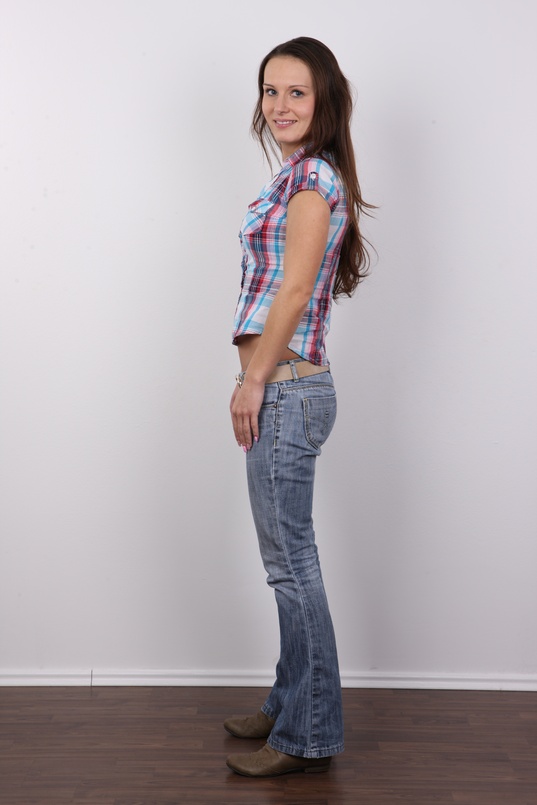 3. Download full pics of Dominika (30) from czechcasting.com