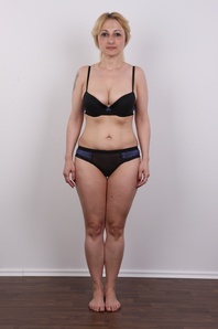 7. Download full pics of Jana (34) from czechcasting.com