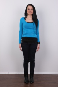 2. Download full pics of Nikola (19) from czechcasting.com