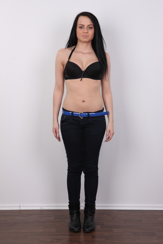 4. Download full pics of Nikola (19) from czechcasting.com