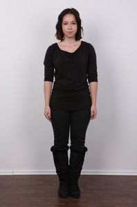 2. Download full pics of Simona (19) from czechcasting.com