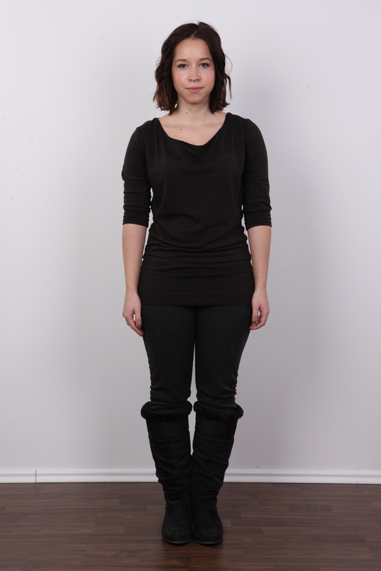 2. Download full pics of Simona (19) from czechcasting.com