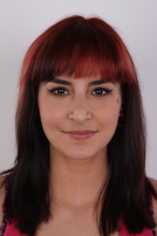 1. Download full pics of Tereza (24) from czechcasting.com