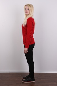 3. Download full pics of Jaroslava (18) from czechcasting.com