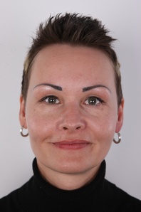 1. Download full pics of Ivana (35) from czechcasting.com