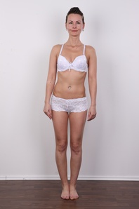 7. Download full pics of Ivana (35) from czechcasting.com