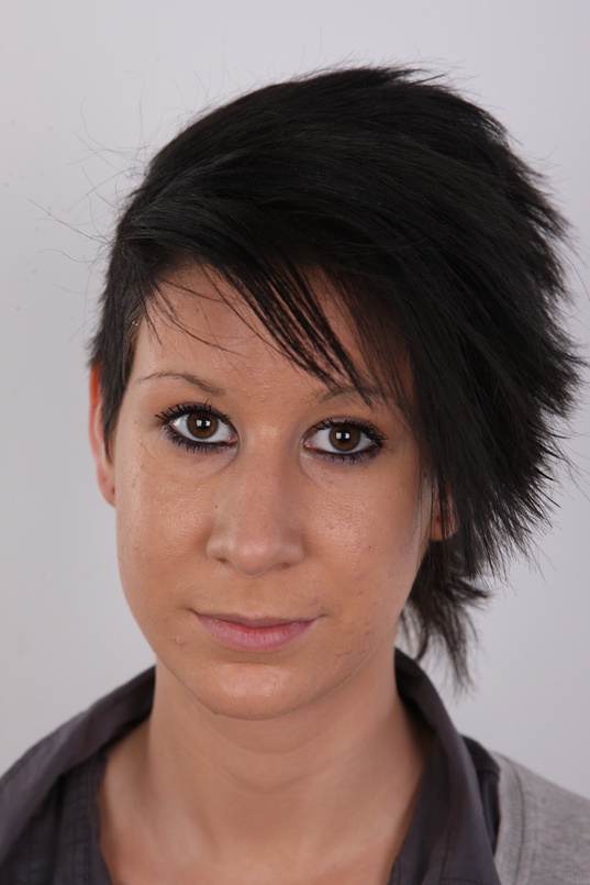 1. Download full pics of Tereza (19) from czechcasting.com