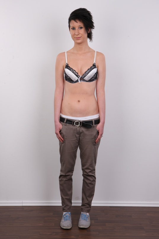 4. Download full pics of Tereza (19) from czechcasting.com