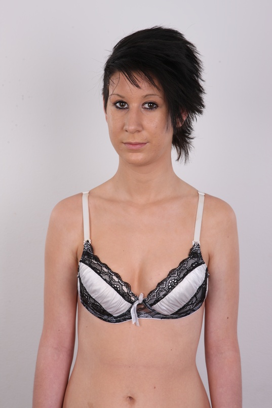 6. Download full pics of Tereza (19) from czechcasting.com