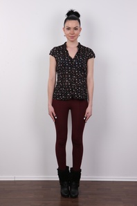 2. Download full pics of Irena (25) from czechcasting.com