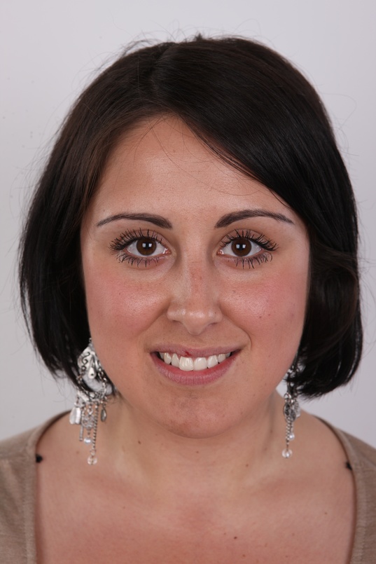 1. Download full pics of Veronika (23) from czechcasting.com