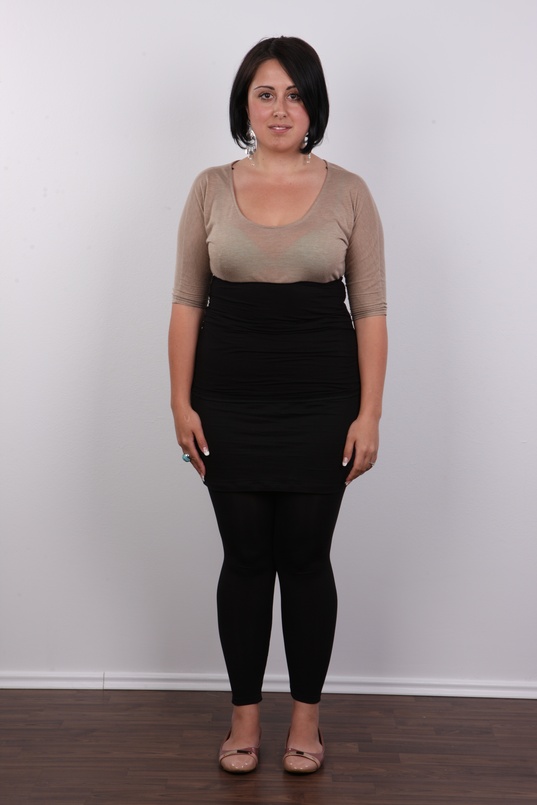 2. Download full pics of Veronika (23) from czechcasting.com