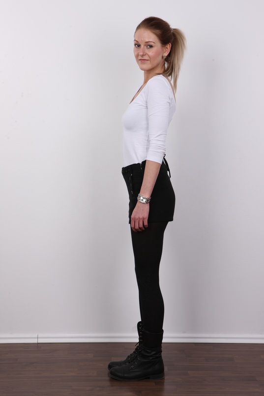 3. Download full pics of Nikola (23) from czechcasting.com