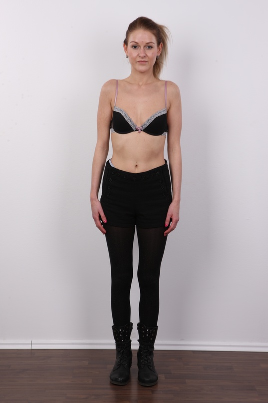 4. Download full pics of Nikola (23) from czechcasting.com