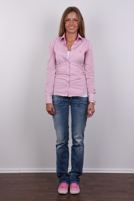 2. Download full pics of Nikola (25) from czechcasting.com