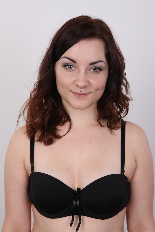 6. Download full pics of Katka (20) from czechcasting.com