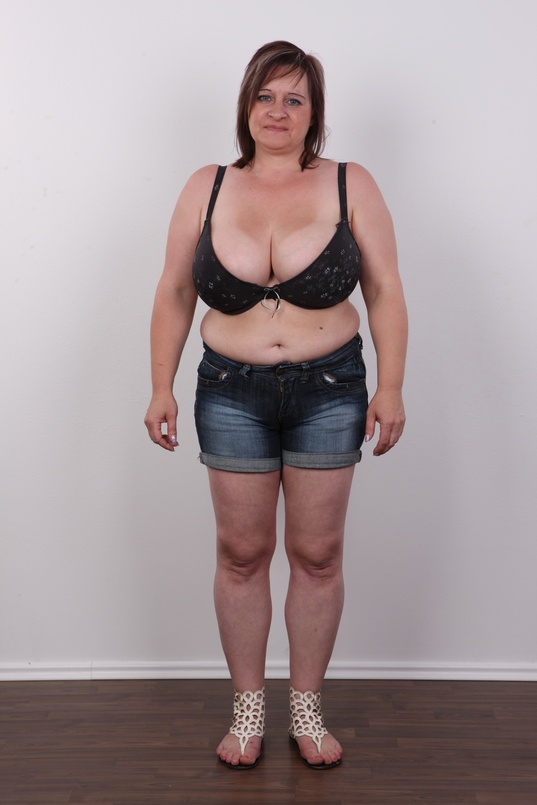 5. Download full pics of Martina (41) from czechcasting.com