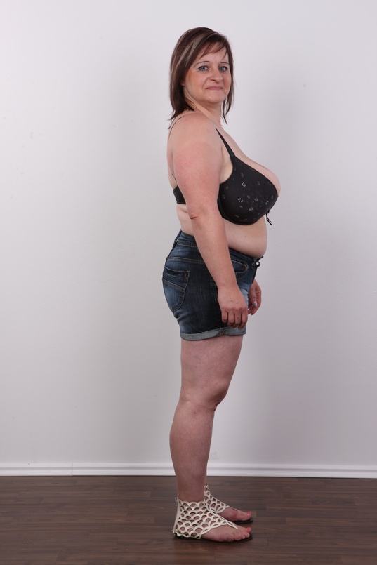 6. Download full pics of Martina (41) from czechcasting.com