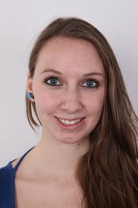 1. Download full pics of Renata (20) from czechcasting.com