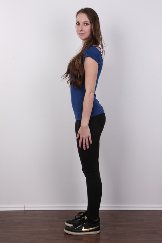 3. Download full pics of Renata (20) from czechcasting.com