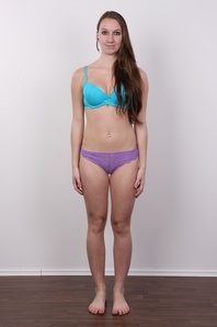 7. Download full pics of Renata (20) from czechcasting.com