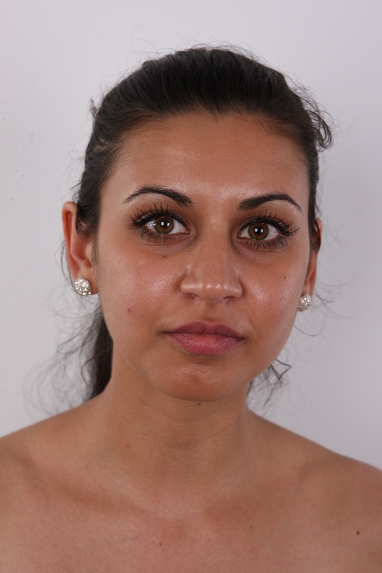 1. Download full pics of Denisa (24) from czechcasting.com