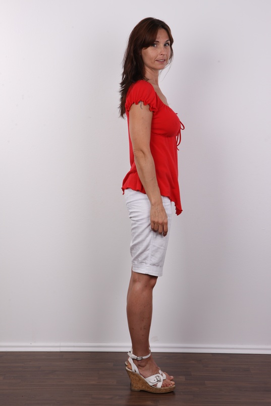 4. Download full pics of Vendula (40) from czechcasting.com