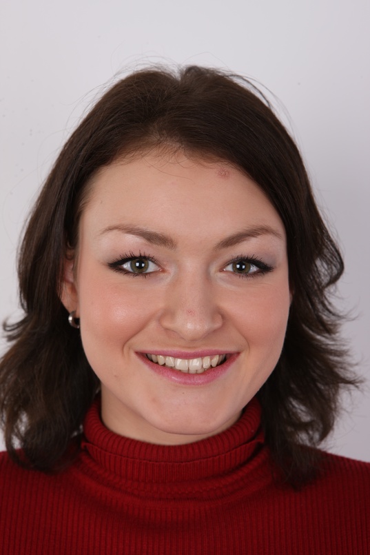 1. Download full pics of Nela (22) from czechcasting.com