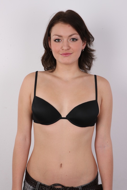 6. Download full pics of Nela (22) from czechcasting.com