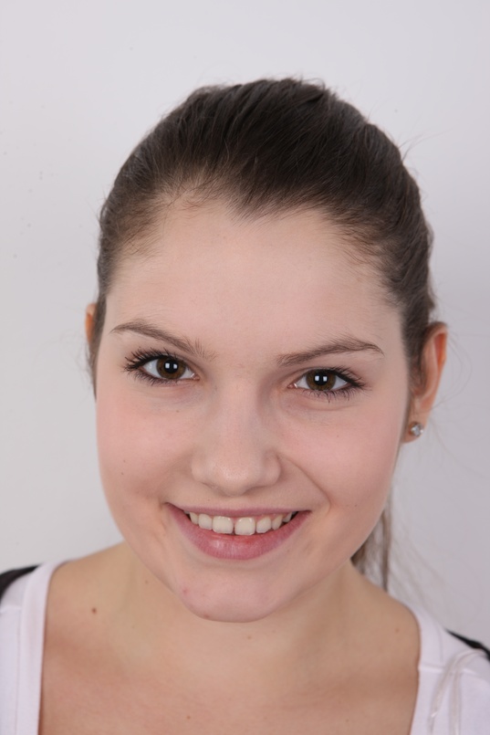 1. Download full pics of Natalie (18) from czechcasting.com