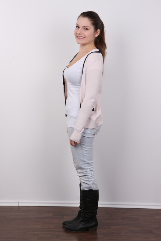 3. Download full pics of Natalie (18) from czechcasting.com