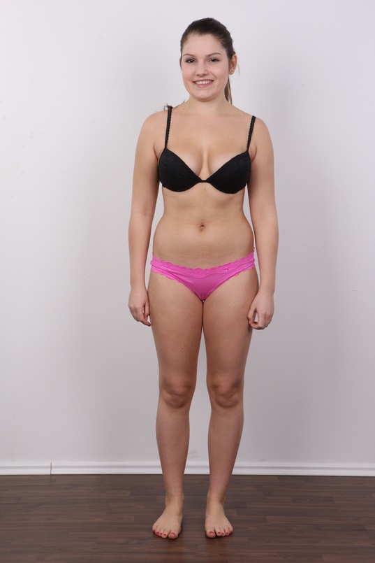 7. Download full pics of Natalie (18) from czechcasting.com