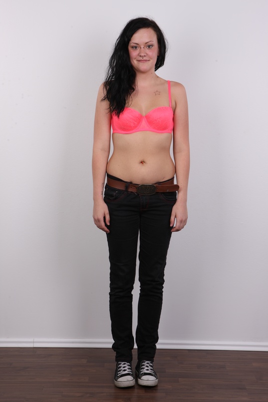 4. Download full pics of Martina (19) from czechcasting.com