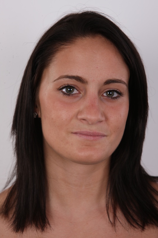 1. Download full pics of Pavla (23) from czechcasting.com