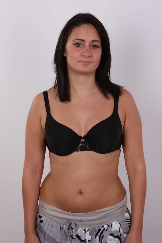 6. Download full pics of Pavla (23) from czechcasting.com