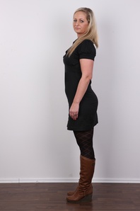 3. Download full pics of Monika (32) from czechcasting.com