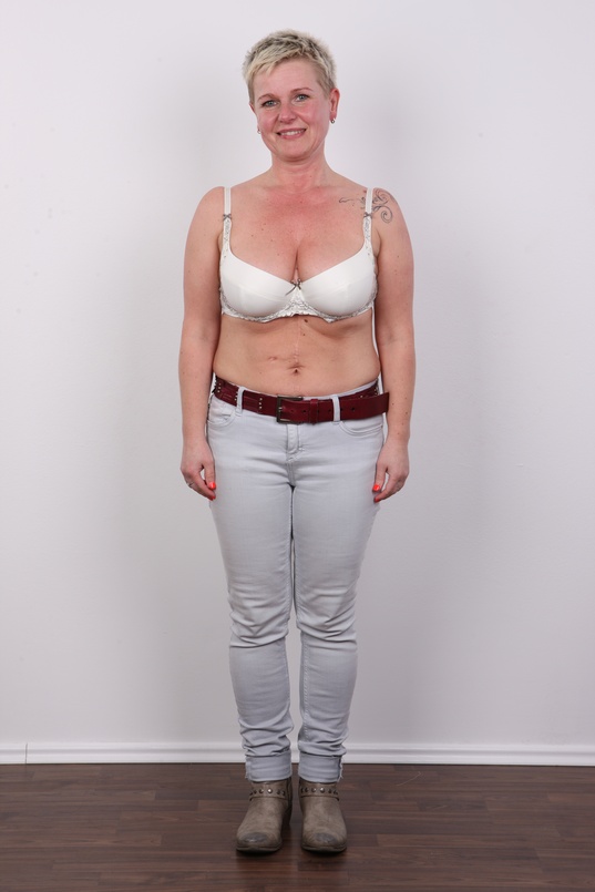 4. Download full pics of Dagmar (46) from czechcasting.com