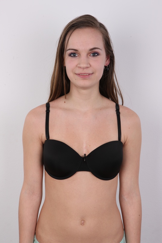 6. Download full pics of Martina (21) from czechcasting.com