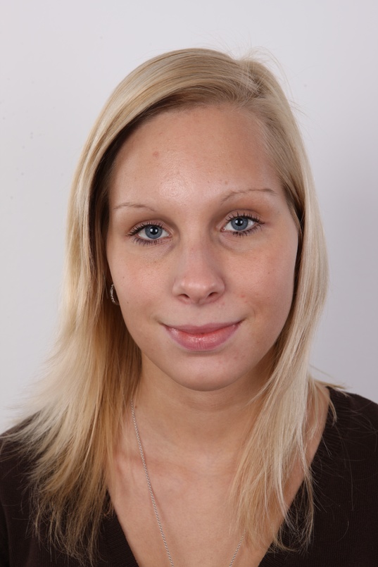 1. Download full pics of Katerina (20) from czechcasting.com