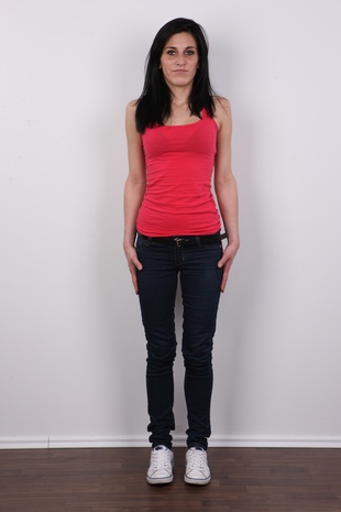 2. Download full pics of model Aneta (22) from czechcasting.com