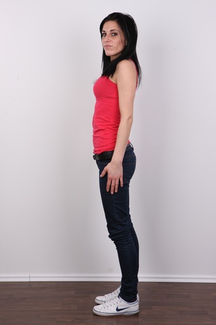 3. Download full pics of model Aneta (22) from czechcasting.com