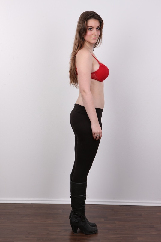 5. Download full pics of Katerina (21) from czechcasting.com